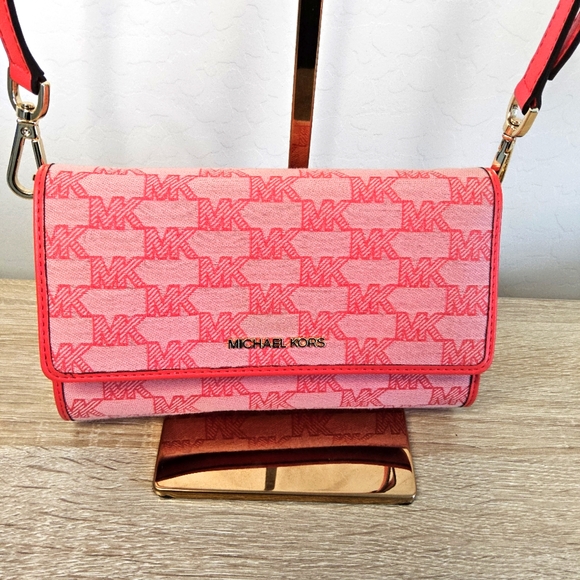 Michael Kors Handbags - NWOT - MICHEAL KORS Medium Logo Crossbody